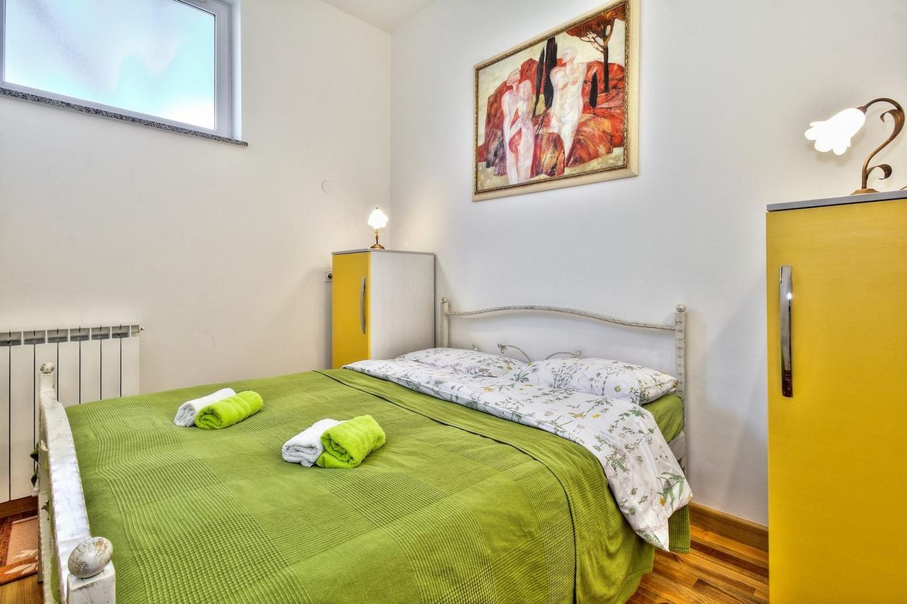 Lana House With Apartment Petrovija Exterior photo